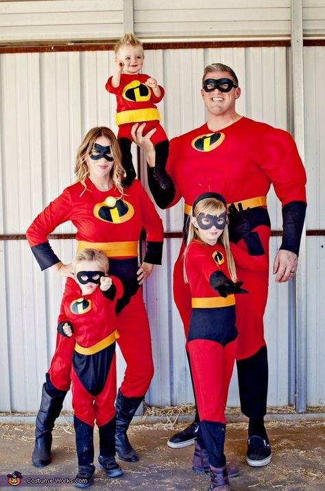 Valerie: As soon as my daughter Lily 7 gound out she was having another baby brother she was immedietly disappointed followed by at least we can be the incredibles for halloween.... Incredibles Costume, Best Group Halloween Costumes, Halloween Infantil, Baby Boy Halloween, Matching Halloween Costumes, Holloween Costume, Homemade Halloween Costumes, Homemade Costumes