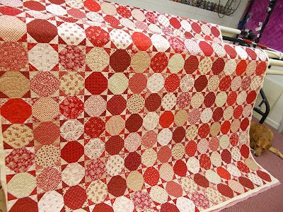 Snowball Quilt Block, Hst Quilt, Snowball Quilts, Quilts Patchwork, Books And Art, Two Color Quilts, Black And White Quilts, White Quilts, Red And White Quilts