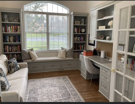 Guest Bedroom Home Office, Window Seat Design, Home Office Layout, Office Library, Small Home Offices, Office Guest Room, Guest Room Office, Home Library Design, Home Office Ideas