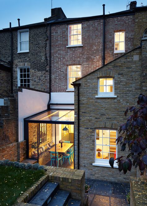 HÛT adds "jewel-like" glass extension to east London house Terraced House Extension, Terrace Extension, London Terrace House, Extension Veranda, Glass Extension, Room Extensions, Projects Design, Casa Country, Glass Room