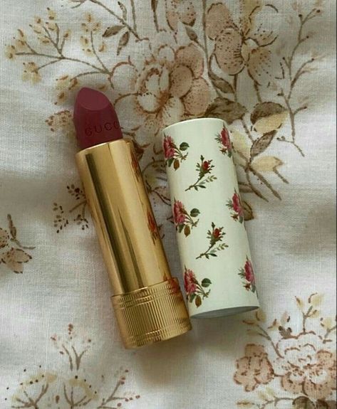 Floral Packaging, Cherry Flavor, Love Travel, Old Money Aesthetic, Red Lipstick, Travel Fashion, Red Aesthetic, French Girl, Kate Moss