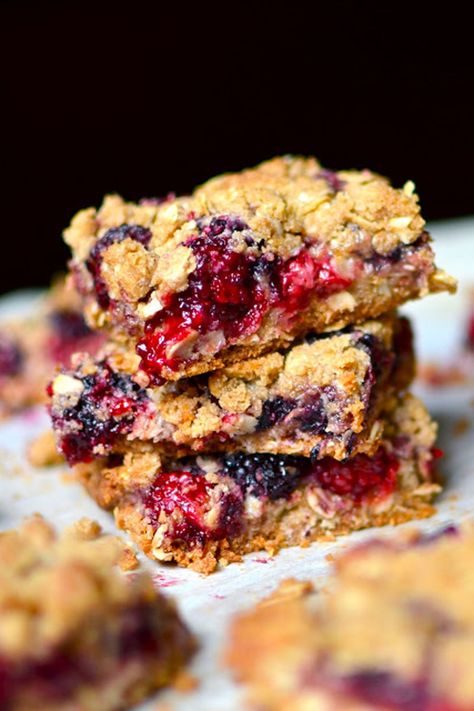 Chewy Blackberry Oat Bars - WomansDay.com Dessert Sans Lactose, Lactose Free Desserts, Cherry Pie Bars, Dairy Free Recipes Dessert, Easy Gluten Free Desserts, Dessert Simple, Gluten Free Desserts Recipes, Pie Bars, Frozen Cherries