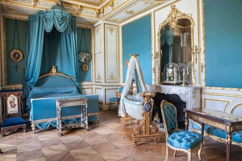 Baroque Interior Design, Royal Bedroom, Castle Bedroom, Home Cinema, Luxury Homes Interior, House Blueprints, Bedroom Aesthetic, Aesthetic Bedroom, Blue And Gold