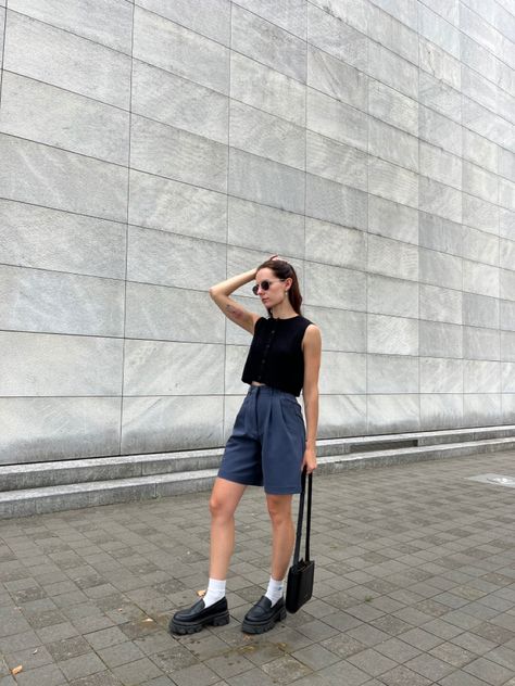 #bermudashorts #loafers #outfitideas Loafers Outfit, Bermuda Shorts, Loafers, Ootd