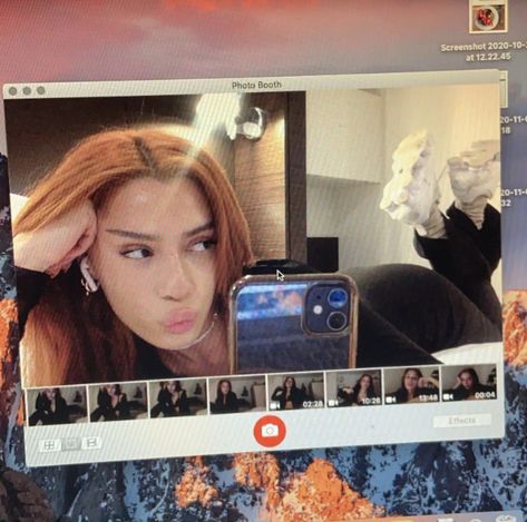 Computer Selfie Aesthetic, Photo Booth Aesthetic, Computer Selfie, Booth Aesthetic, Photobooth Ideas, Selfie Aesthetic, Photobooth Pictures, Insta Photo Ideas, Aesthetic Photography