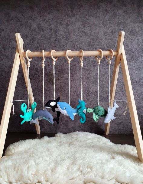 Diy Baby Gym, Baby Hanging Toys, Paper Art Tutorial, Play Gym Toys, Baby Play Gym Toys, Baby Gym Toys, Diy Baby Mobile, Baby Play Gym, Baby Toys Diy