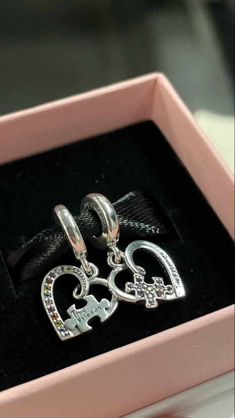 Pandora Friendship Charm, Pandora Charms Best Friends, Matching Pandora Charms, Best Friend Pandora Charm, Pandora Bracelet Designs, Best Friends Gifts, Matching Sisters, Charms Pandora, Bracelet Pandora