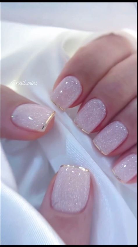 Unghie Sfumate, Milky Nails, January Nails, Fancy Nails Designs, Nail Colour, January 4, Neutral Nails, Dipped Nails, Elegant Nails