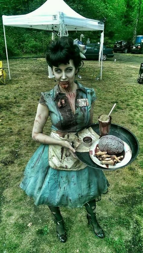 Halloween zombie 50's waitress costume. Zombie Make Up, Makeup Zombie, Meme Costume, Halloweenský Makeup, Zombie Prom, Effects Makeup, Zombie Walk, Diy Kostüm, Zombie Party