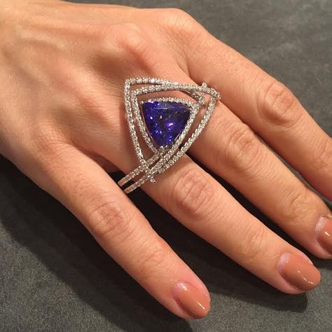 Diamond Jewelry Designs, Cz Jewelry, Jewelry Armoire, Stunning Jewellery, Luxury Jewelry, Three Dimensional, Ring Designs, Jewelry Stores, Geometry