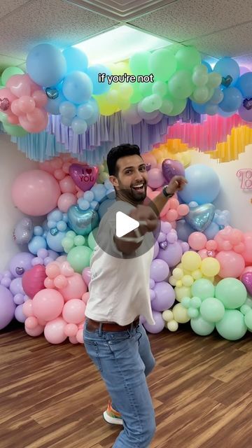 Dallas Event Planner on Instagram: "We LOVE using 260s for our balloon garlands so here are 3 ways to use them ✨💗you can always add 260s to your purchase of any of our DIY balloon garland kits 🤩 #betterwithbashify #balloonartist #balloontip #balloongarlandtutorial #balloontipsandtricks" Non Helium Balloon Decorations, 260 Balloon Ideas, Balloon Decorations Diy Tutorials, Leavers Party, Baloon Garland, Link Balloons, Hanging Balloons, Party Balloons Diy, Balloon Clusters