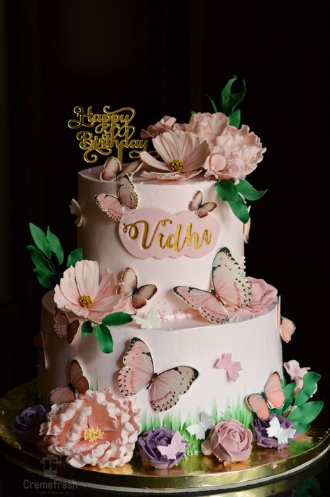 Quince Themes Enchanted Forest Pink, Enchanted Cake Design, Fairy Enchanted Cake, Purple Enchanted Forest Cake, Enchanted Garden Birthday Theme, Garden Design Cake, Butterfly Garden Cake Ideas, Enchanted Forest Theme Birthday Cake, Fairy Garden Theme Cake