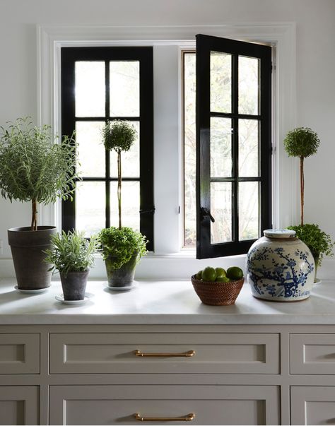 In Good Taste: Shelley Johnstone Design Black Window Frames, Wooden Window Frames, Farmhouse Kitchen Island, Black Windows, Kitchen Island Design, New York Apartment, Window Styles, Window Frames, Kitchen Window