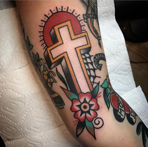 Traditional Cross Tattoo, Traditional Tattoo Cross, Tattoos Christian, Biblical Tattoos, Bible Tattoos, Celtic Cross Tattoos, Traditional Tattoo Inspiration, Traditional Style Tattoo, Tattoos Sleeve