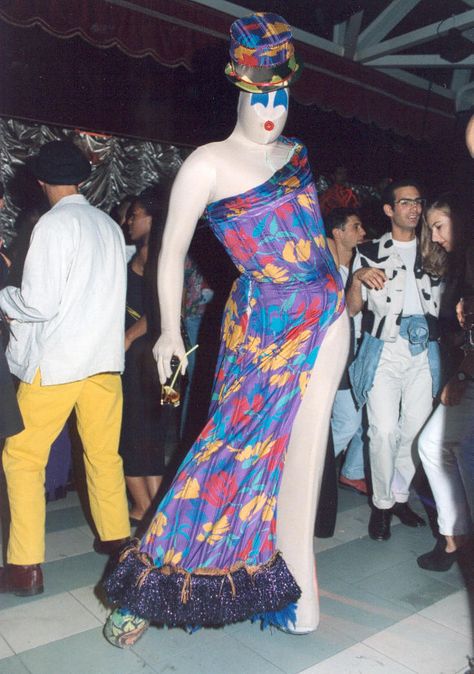 Leigh Bowery Mode Queer, Leigh Bowery, Blitz Kids, Lurex Dress, Extreme Fashion, Stranger Things Steve, Queer Fashion, Kids Couture, New Romantics