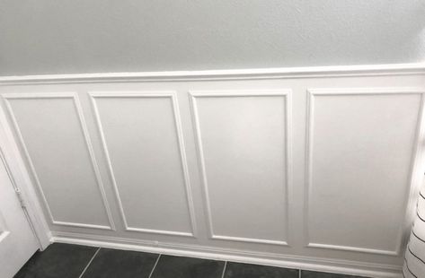 Easy Wainscoting Diy Bathroom, Weins Coating Wall Ideas Bathroom, Wainscoting Half Bathroom, Easy Wainscoting Diy, Wainscotting In Bathroom, Diy Wainscoting Bathroom, Small Bathroom Wainscoting Ideas, Waynes Coating Ideas, Bathroom Wainscotting