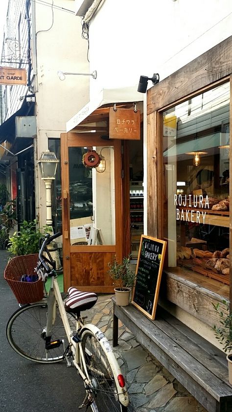 Coffee Shop Japan, Minimal Coffee Shop, Japanese Coffee Shop, Bakery Shop Interior, Japanese Bakery, Bakery Shop Design, Bakery Store, Bakery Interior, Small Bakery