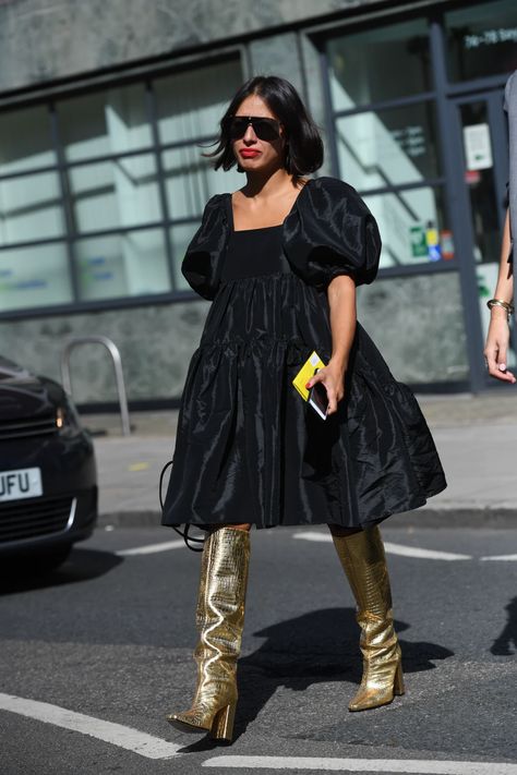 Outfit Building, Gold Boots, All Black Fashion, Belle Silhouette, Slouchy Boots, Nyfw Street Style, 2024 Style, Trending Boots, Trendy Fall Outfits