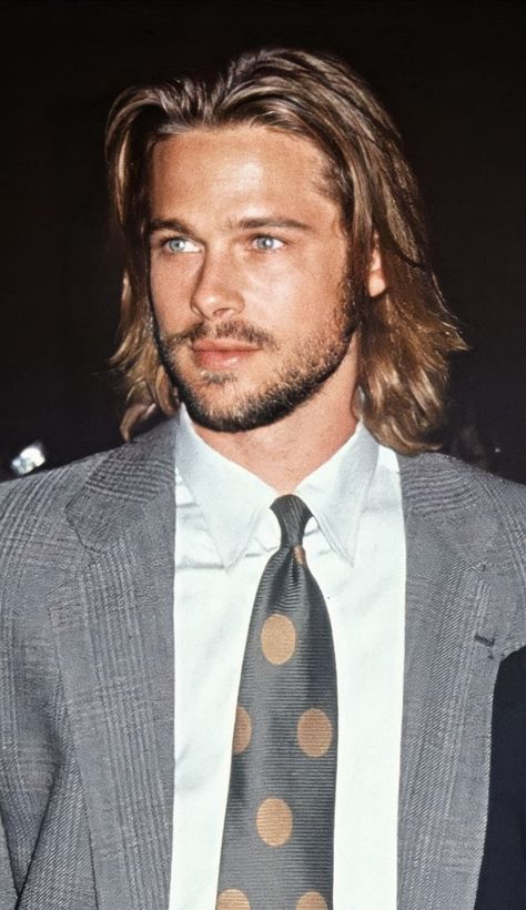 Brad Pitt Long Hair, Brad Pitt Photos, Long Hair Styles Men, Hairstyles Haircuts, Brad Pitt, Haircuts For Men, Baby Hairstyles, Movie Stars, Mens Hairstyles