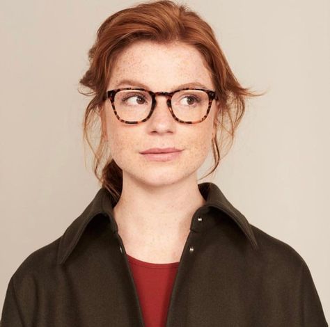 Luca Hollestelle : LucaHollestelle Billy Loomis X Stu Macher, Aesthetic Redhead, Red Hair And Glasses, Luca Hollestelle, Redhead Characters, Big Glasses, Freckles Girl, Red Glasses, Nerdy Girl