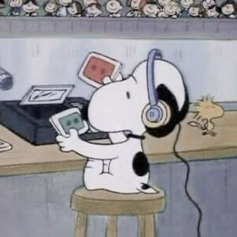 Throwback Playlist Covers, Throwback Playlist, Aesthetic Playlist Cover, Snoopy Aesthetic, Rap Playlist, Aesthetic Playlist, Playlist Pics, Spotify Playlist Cover, Music Cover Photos