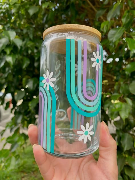 16oz. Glass can cup with wood lid and crystal straw Paint Jars Diy, Teacher Glass Cup Ideas, Glass Cricut Ideas, Painting Glass Ideas, Glass Vinyl Ideas, Cool Tumbler Designs, Glass Tumbler Design Ideas, Jar Painting Ideas Cute, Painting On Glass Bottles