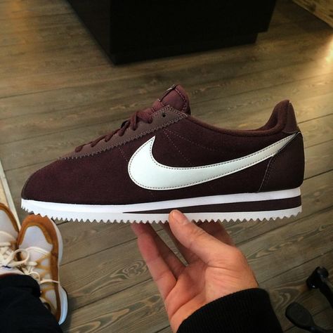 nike cortez mahogany Nike Cortez Forrest Gump, Cortez Nike, Ella Shoes, Nike Cortez Shoes, Nike Airmax 90, Cortez Shoes, Maroon Nike, Nike Leather, Nike Kicks