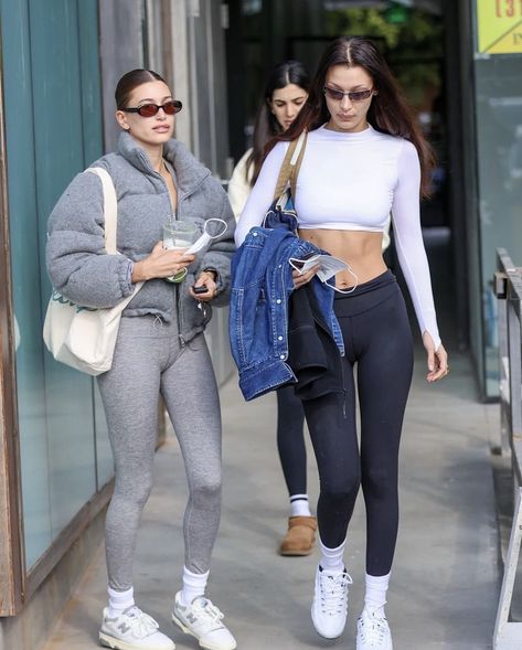 Fitted White Crop Top, Pilates Workout Clothes, Hayley Bieber, Pilates Outfit, Pilates Clothes, Top Street Style, Bella Hadid Outfits, Cute Workout Outfits, Bella Hadid Style