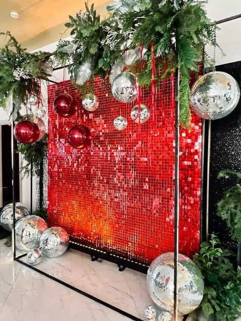 25 Sophisticated Christmas Party Ideas - Lady Celebrations Corporate Holiday Event Decor, Christmas Shimmer Wall, Warehouse Christmas Party Decor, Red Carpet Christmas Party, Over The Top Christmas Decor, Commercial Christmas Decor, Christmas Photo Op, Christmas Event Decor, Holiday Photoshoot Ideas