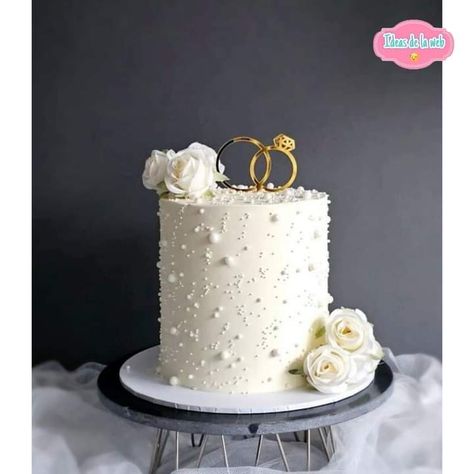 Engagement Cake White And Gold, White And Gold Engagement Cake, Engagement Cake White, Nikkah Cake Ideas, Engagement Cake Designs Classy, 25th Anniversary Cake Ideas, Nikkah Cake, Simple Anniversary Cakes, Anniversary Cake Ideas