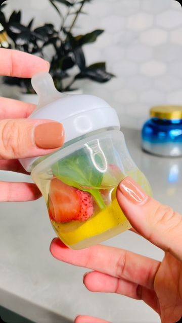 Infused Tea, Natural Juice, Toddler Hacks, Drink Juice, Baby Lyrics, Baby Drinks, Mom Life Hacks, Fruit Water, Future Children