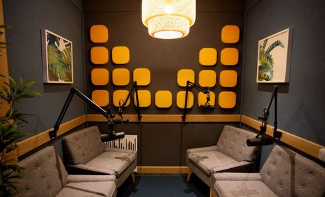 Podcast Room, Studio Room Design, Podcast Setup, Recording Studio Setup, Tv Set Design, Recording Studio Design, Recording Studio Home, Podcast Studio, Home Studio Setup