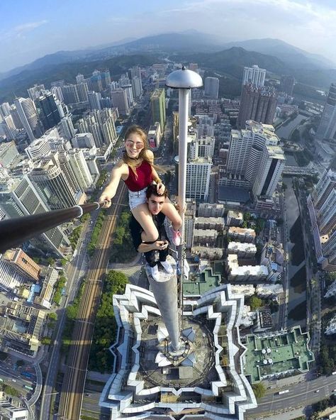 20 Crazy City Climber Selfies From Around The World - Wow Gallery Shenzhen, Unbelievable Pictures, Scary Places, 수채화 그림, Alam Yang Indah, Parkour, Fotografi Potret, Sun Moon, Amazing Photography