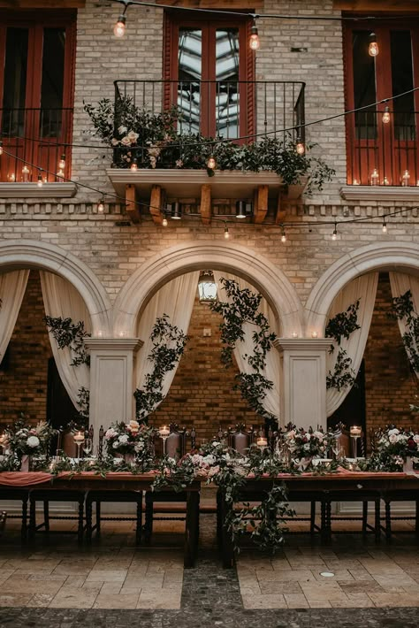 The idea seems so great Wedding Venues Indoor, Editorial Shoot, Venue Decor, Salou, Indoor Wedding, Wedding Cake Designs, Italian Wedding, Wedding Vibes, Wedding Mood