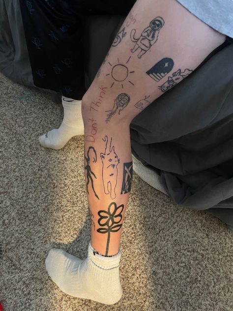 Small Leg Tattoos, Leg Tattoos Aesthetic, Upper Leg Tattoos, Leg Tats, Tattoos Aesthetic, Ankle Tattoo Designs, Iconic Quotes, Funky Tattoos, Tattoo People