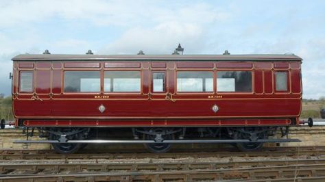 Restored carriage exterior Old Train Carriage, 1800s Train, Fantasy Train, Victorian Train, Steampunk Train, Train Carriage, Old Train Station, Railway Museum, Train Art