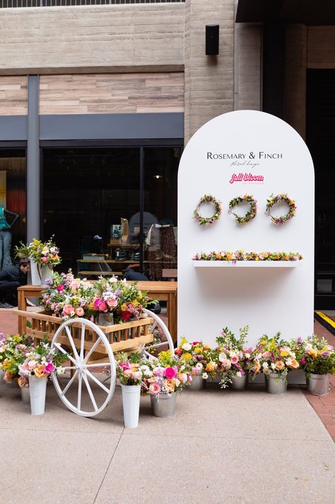 Installations + Events - Showit Blog Flower Market Cart, Flower Shop Backdrop, Flower Carts Display Ideas, Flower Pop Up Shop, Unique Flower Shop, Floral Shop Interior, Flower Bar Ideas, Flower Bridal Shower Theme, Bouquet Bar