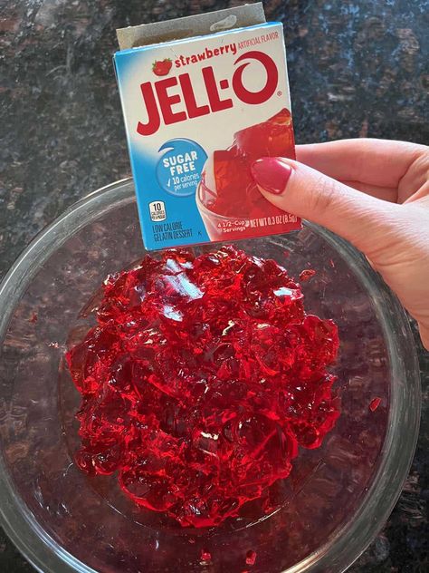 Once you learn How To Make Jello From A Box, you'll love having a quick & fun treat that you can make at any time! The flavor is totally up to you. And the best part? You can prep it in advance for the ultimate easy dessert or side dish. How To Make Jello, Jello Flavors, Microwave Fudge, Dump Cake Pumpkin, Ground Beef And Potatoes, Fruit Parfait, Homemade Recipes Dessert, Gelatin Dessert, Vanilla Milkshake