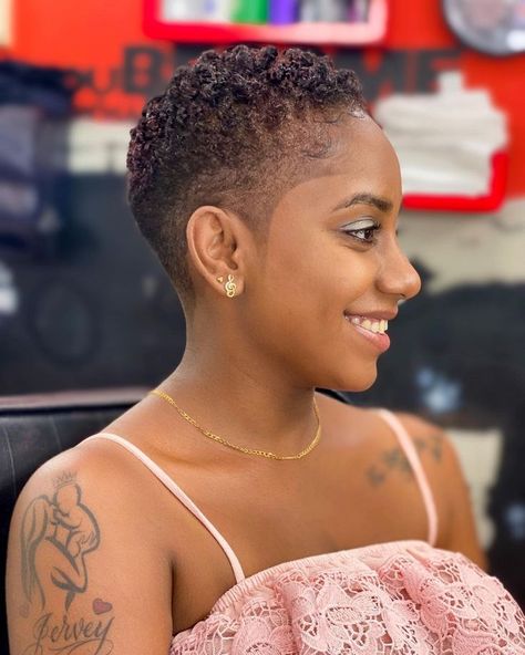 The Best 60 Low Fade Hairstyles for Women Over 20’s and 30’s – OD9JASTYLES Low Fades For Women Natural Hair, Low Taper Fade Haircut Women, Fade Women Haircut Shaved Sides, Low Cut Hairstyles For Black Women, Bald Fade Women Black, Low Cut Hair Black Women, Fade Haircut Women, Low Cut Hairstyles, Tapered Twa