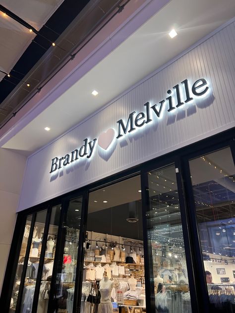 Shopping/stores/style Brandy Melville Gift Card, Brandy Melville Sign, Brandy Melville Shop, Alaina Core, Brandy Core, Brandy Clothes, Brandy Melville Store, Brandy Aesthetic, Brandy Mellvile