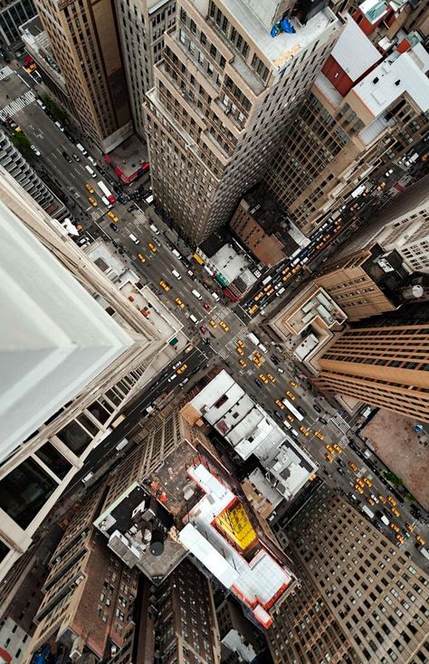 Landscape Photography Tips, Birds Eye View Photography, Birds Eye View City, New York From Above, Perspective Photos, Nyc Rooftop, Perspective Photography, Architecture Model House, City Drawing