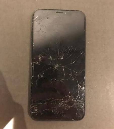 Broke Phone Screen Prank, Broken Iphone 11, Broken Phone Billing Format, Broken Phones Iphone, Iphone 14pro Max Broken, Broken Phone Screen, Broken Phone, Broken Screen, How To Get Clients