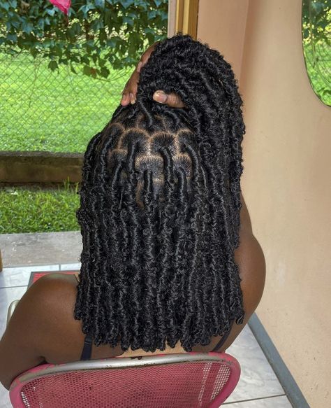 Short Bohemian Goddess Faux Locs, Soft Locs With Curls Short, Short Fox Locs Hairstyles, Short Soft Faux Locs, Soft Locs On Short Hair, Bohemian Soft Locs Bob, Shoulder Length Soft Locs, Fox Locs Hairstyles, Soft Locs Short