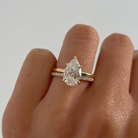 Solitaire Engagement Ring Set, Pear Wedding Ring, Solitaire Engagement Ring Settings, Pretty Engagement Rings, Anniversary Rings For Her, Pear Diamond Engagement Ring, Pear Cut Engagement Rings, Cute Engagement Rings, Future Engagement Rings