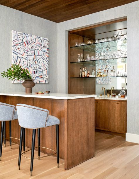 Midcentury Bar Ideas, Home Bar Mid Century, Wet Bar Counter, Mid Century Basement Bar, Mid Century Modern Basement Bar, Midcentury Wet Bar, Midcentury Modern Bar Stool, Mid Century Wet Bar, Mid Century Modern Wet Bar