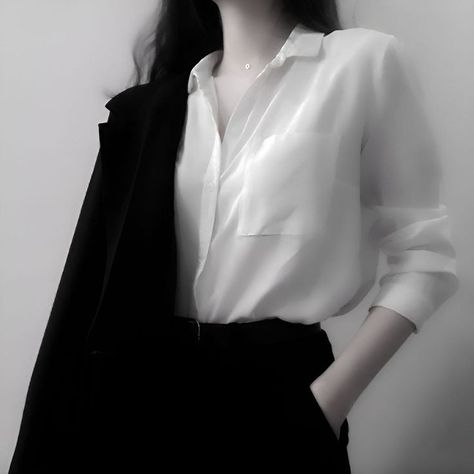 Woman In Suit, Dark Feminine Aesthetic, Tomboy Outfits, Tomboy Style Outfits, Quick Outfits, Stylish Work Outfits, Feminine Aesthetic, Tomboy Fashion, Casual Style Outfits