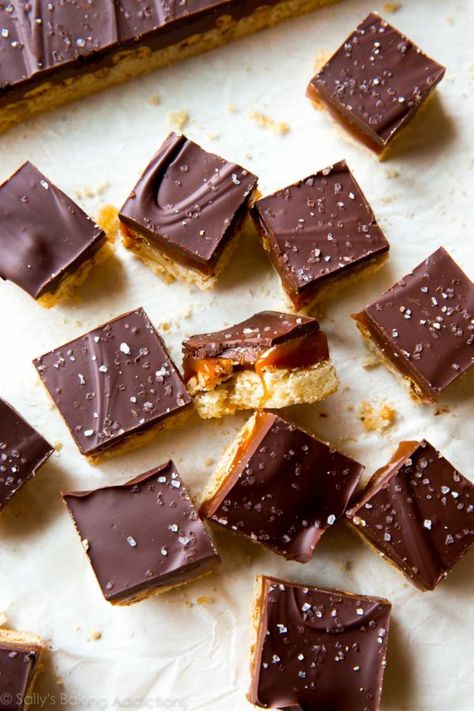 Pretzels And Chocolate, Crunch Bars Recipe, Homemade Candy Bars, Salted Caramel Pretzels, Pretzel Bars, Crunch Bars, Caramel Pretzels, Caramel Bars, Sally's Baking