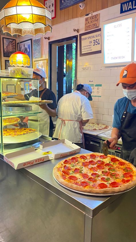 Working At A Pizza Place Aesthetic, Sara Core, Pizza Store, Slice Pizza, Pizza Shop, Pizza Maker, New York Pizza, I Love Pizza, Pizza Place