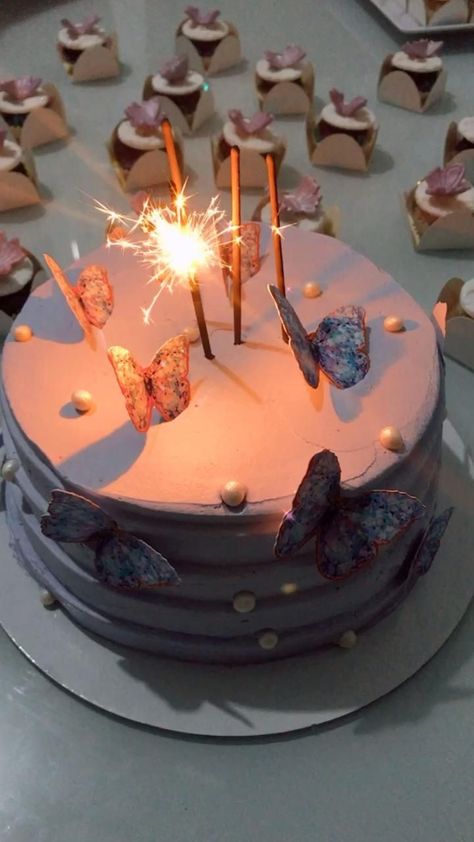 Pin by Rilary Pimentel on Videos [Video] | Birthday cakes for her, Cute birthday cakes, Cake Birthday Fake Story, Fake Birthday Cake Story, Fake Birthday Cake, Sewing Cake, Kue Macaroon, Video Birthday, Cake Story, Birthday Cakes For Her, Happy Birthday Video