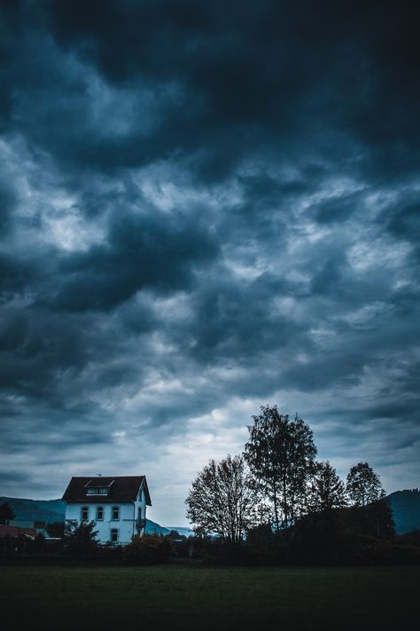 Storm Brewing, Hd Dark Wallpapers, Cumulus Clouds, Storm Chasing, Plant Wallpaper, Yellow Wallpaper, Sky And Clouds, Grey Wallpaper, Nature Images